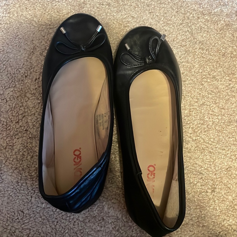 Black ballet flats